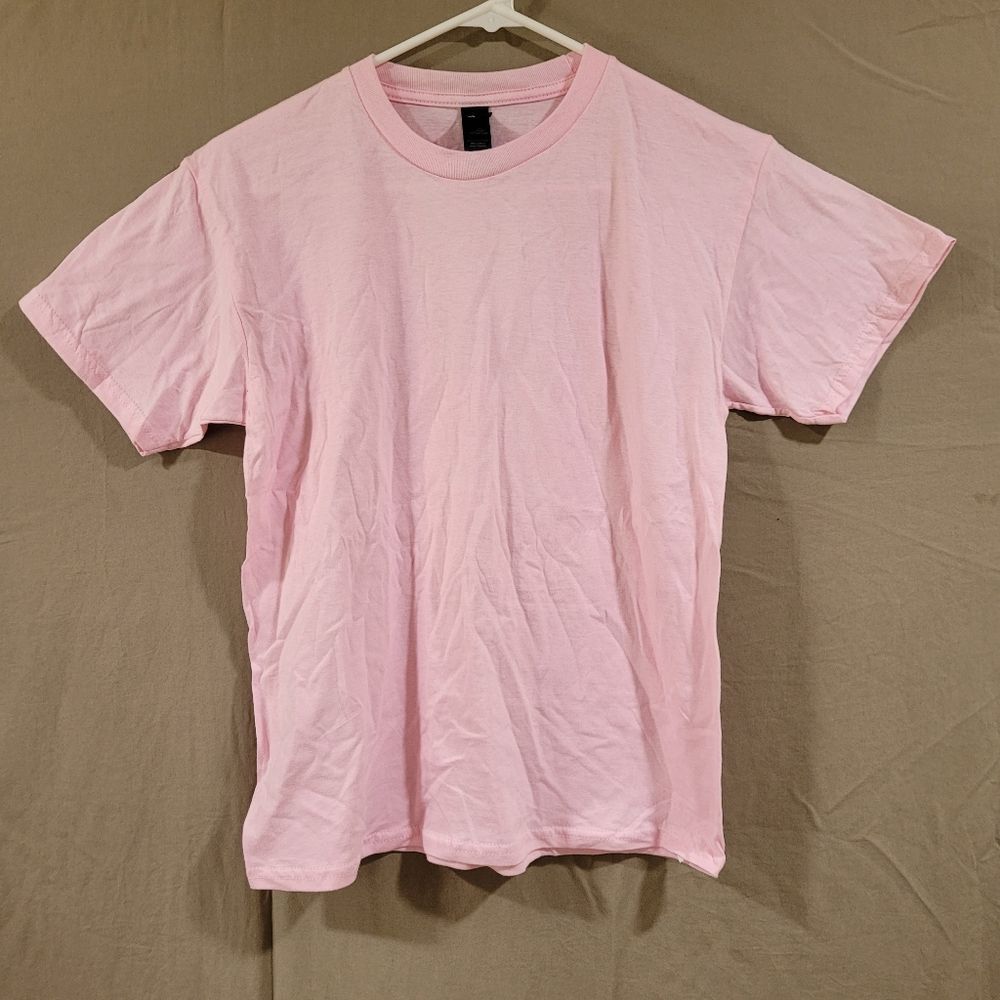 Gildan size large soft style pink short sleeve tee shirt